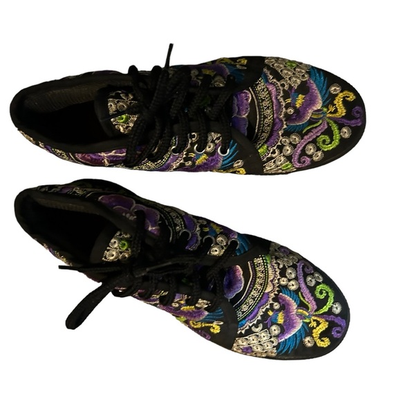 Beautiful Embroidered Handmade Sneakers from Thailand - Picture 3 of 7